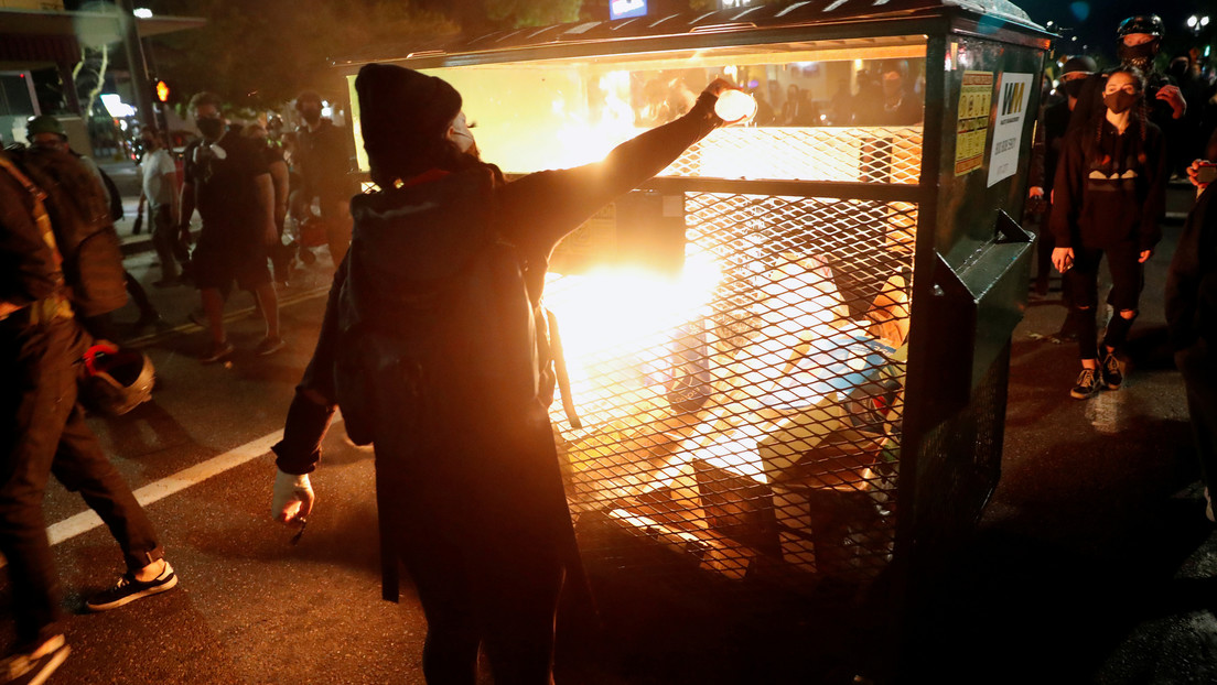 Trump: "Si el alcalde incompetente de Portland no controla su ciudad, iremos y nos ocuparemos de los asuntos, como debería haber hecho hace 100 días"