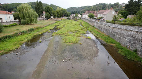 Francia impone restricciones de agua en 68 departamentos del país por la peor sequía en 60 años