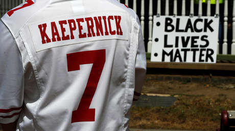 Polémica en EE.UU. por imágenes que muestran a perros entrenados para atacar la camiseta de Kaepernick