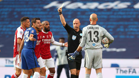 Nueva regla por el covid-19: toser ante un rival o árbitro durante un partido de fútbol podrá suponer en Inglaterra la expulsión
