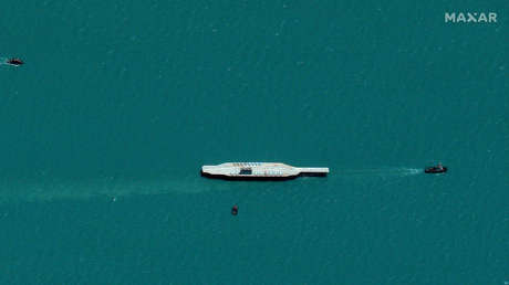 Irán hundió la réplica del portaviones estadounidense por error y en el lugar equivocado (FOTO)