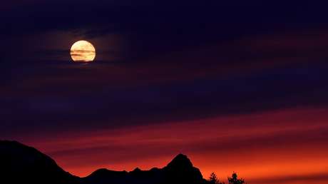 La Luna se tiñe de rojo en varios puntos de Argentina (y la causa no es precisamente buena)