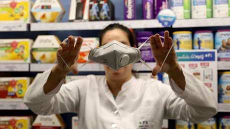 Reino Unido malgasta más de 150 millones de libras esterlinas en mascarillas que no pueden ser utilizadas por su diseño