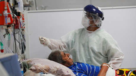 Periodista desata escándalo al celebrar en vivo mientras anunciaban cifras récord de coronavirus en Argentina