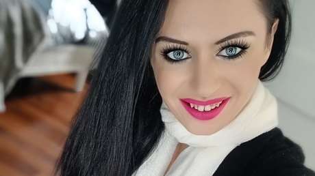 'La niña de las mil cicatrices': El libro escrito por una estríper provoca una investigación policial a un año de su muerte