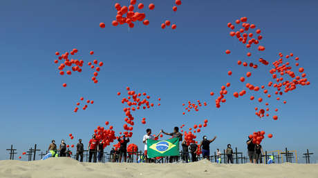 Bolsonaro vuelve a criticar el confinamiento cuando Brasil supera la barrera de los 100.000 muertos