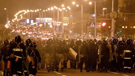 VIDEOS: Dos coches embisten contra la Policía especial en Bielorrusia en dos incidentes separados