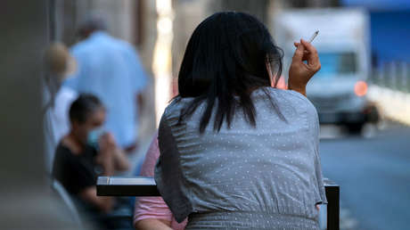 España cierra el ocio nocturno y prohíbe fumar en la vía pública