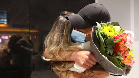 Una pareja germano-brasileña se reúne tras meses de separación por la pandemia