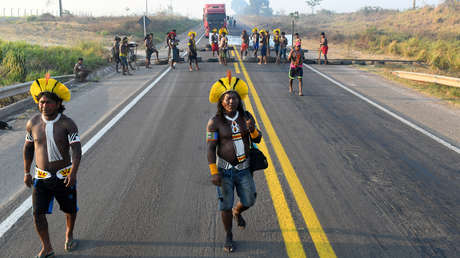 Ordenan desbloquear una carretera cortada por una tribu indígena brasileña en protesta por la crisis del covid-19