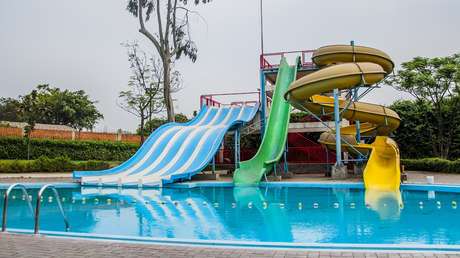 Un hombre muere tras quedar atrapado en un tobogán acuático