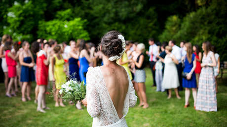 Despedido por acudir a una boda en España en la que el novio dio positivo en coronavirus y hay 200 personas en cuarentena