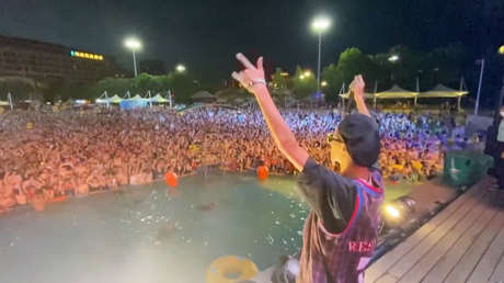 La prensa china califica de "envidia" las críticas contra una multitudinaria fiesta sin mascarillas en Wuhan (VIDEO)