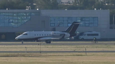Despega el avión sanitario con Alexéi Navalny a bordo rumbo a una clínica alemana (VIDEO)