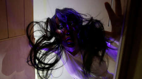 15 minutos en un ataúd: la nueva tendencia en Japón para librarse del estrés por la pandemia