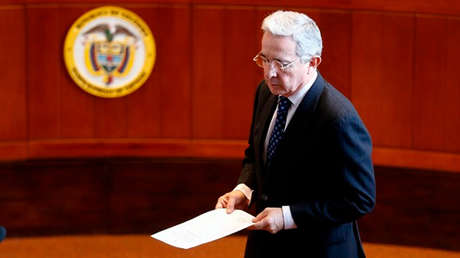 La Procuraduría de Colombia pide que se mande el caso del expresidente Uribe a la Fiscalía