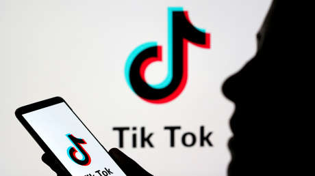 VIDEO: Usuarios de TikTok se hacen pasar por víctimas del Holocausto en un 'flashmob' y desatan indignación y acusaciones de antisemitismo