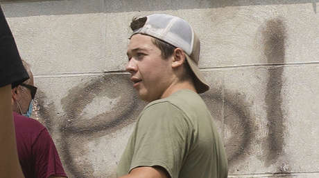 VIDEO: El joven acusado de matar a tiros a dos manifestantes durante las protestas en Kenosha, dio dos entrevistas momentos antes de los disparos