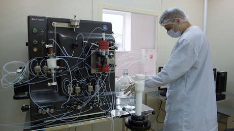 Moscú: "EE.UU. sancionó institutos de investigación rusos, entre ellos uno que trabajó en la vacuna, para promover a sus compañías farmacológicas"