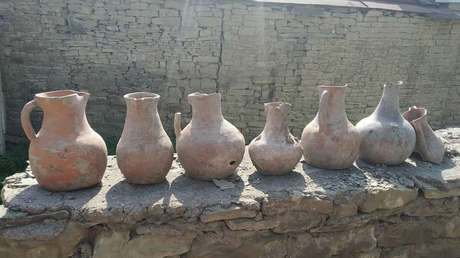 FOTOS: Un hombre encuentra unas catacumbas con restos humanos en su jardín mientras hacía reformas en su casa