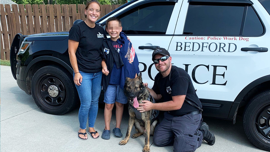 Un niño de 10 años dona más de 250 chalecos antibalas para perros policía