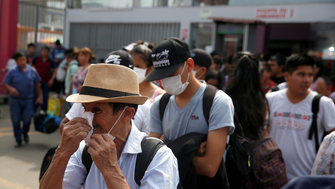 Ministra de Salud peruana desata polémica al sugerir que los asintomáticos solo contagian cuando tocan o respiran