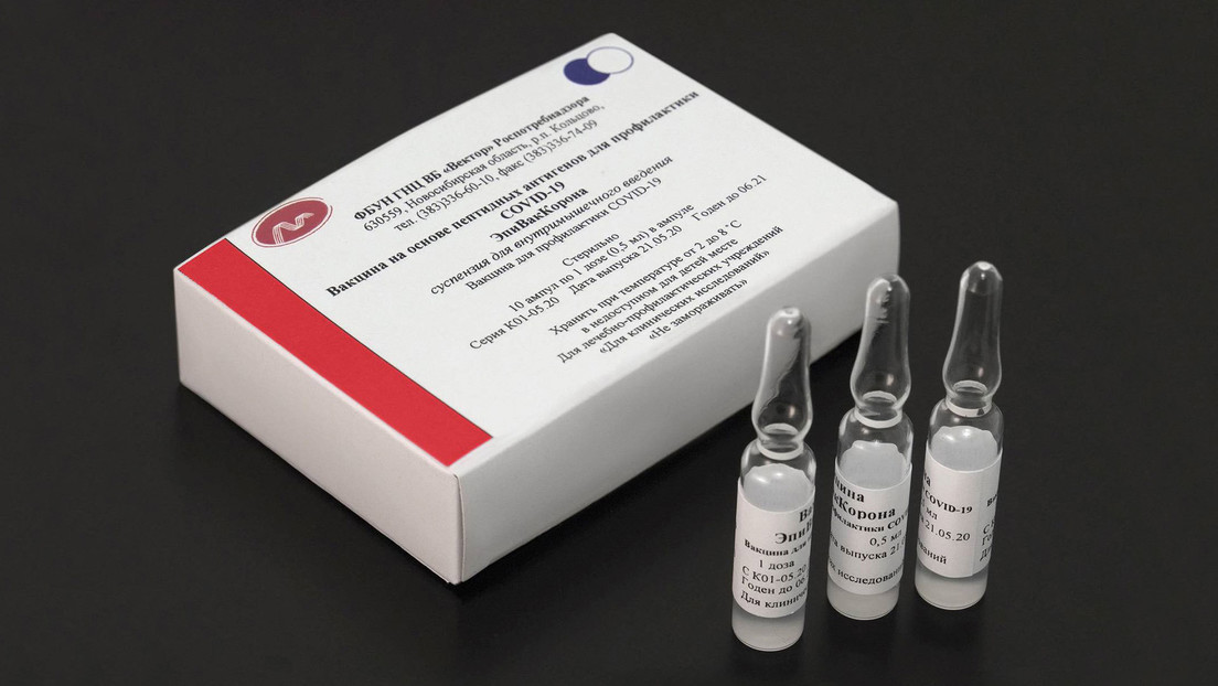 Dan de alta al último grupo de voluntarios que probó la vacuna rusa contra el coronavirus del centro Véktor