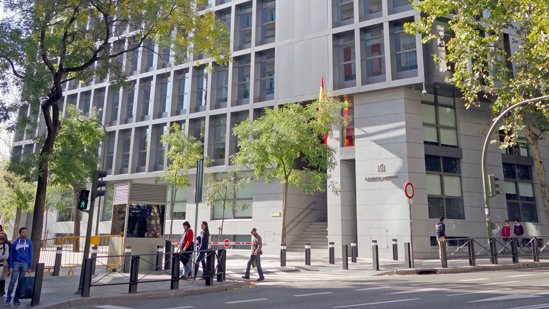 Espías pagados con dinero público para interceptar documentos sensibles: la sombra del 'caso Kitchen' se cierne sobre el Partido Popular en España