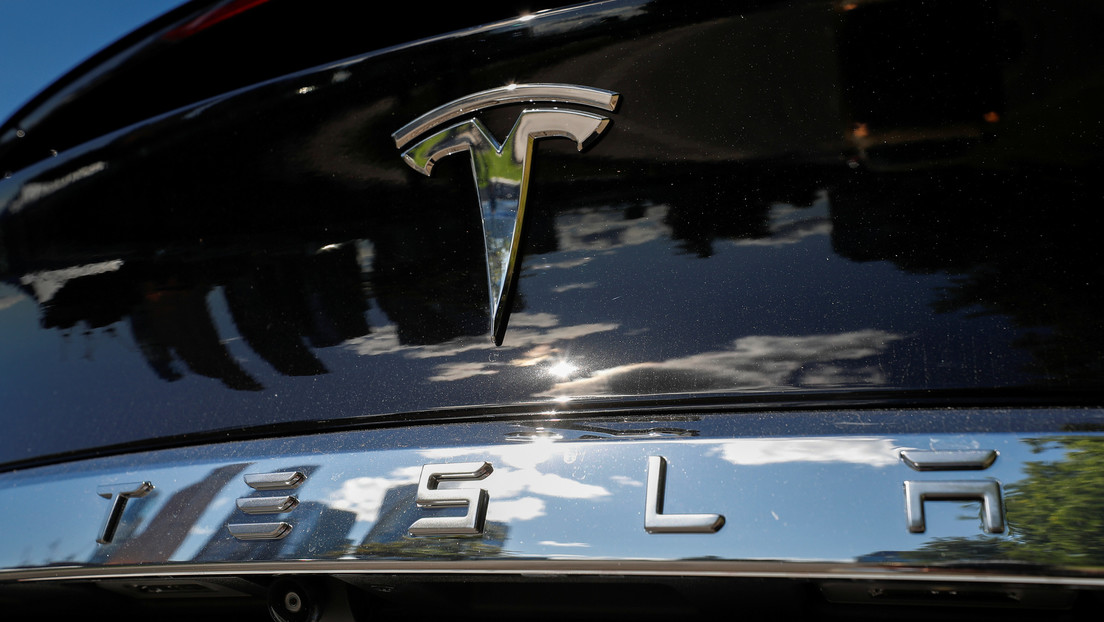 Las acciones de Tesla sufren una caída de más del 21 %, la peor de su historia