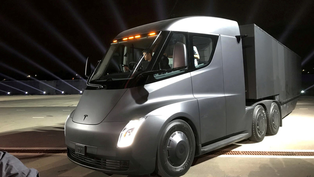 Bill Gates explica por qué los camiones y aviones de pasajeros eléctricos  "probablemente nunca" funcionarán