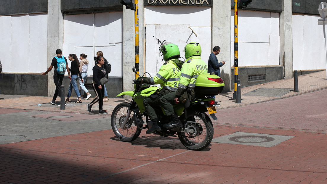 Un abogado colombiano muere luego de haber sido neutralizado por funcionarios de la policía de Bogotá (VIDEO)