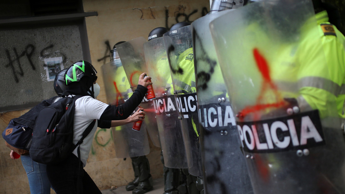 Nueva jornada de protestas, disturbios y choques con la Policía por la muerte de un abogado en Colombia: ya hay 10 muertos y más de 400 heridos