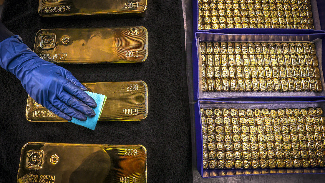 Vaticinan alzas del oro mientras la Fed siga "fuera de control"