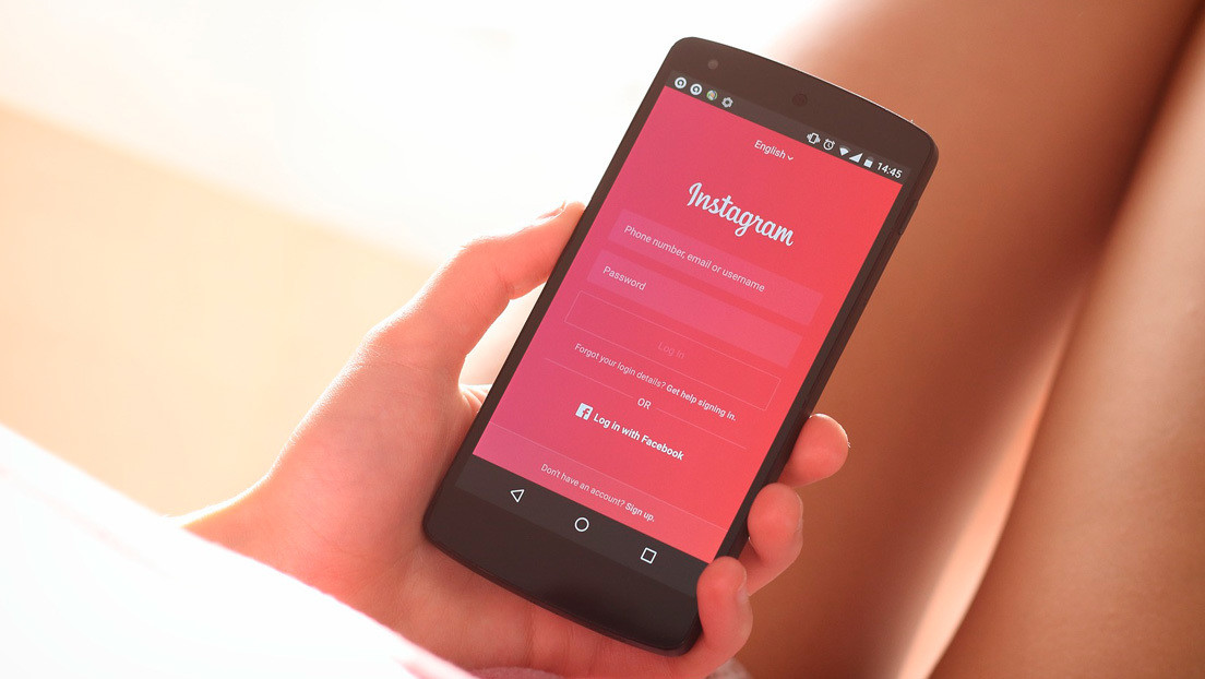 Acusan a Facebook de espiar a usuarios de Instagram a través de las cámaras de los celulares