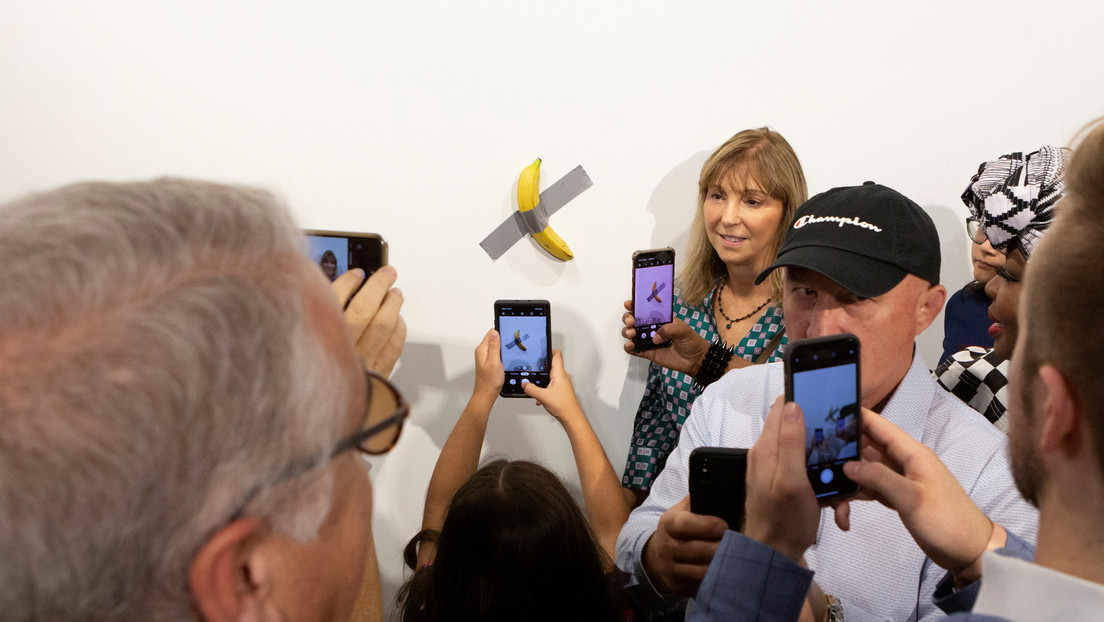 El Guggenheim de Nueva York recibe para su colección la polémica obra de la banana pegada con cinta adhesiva