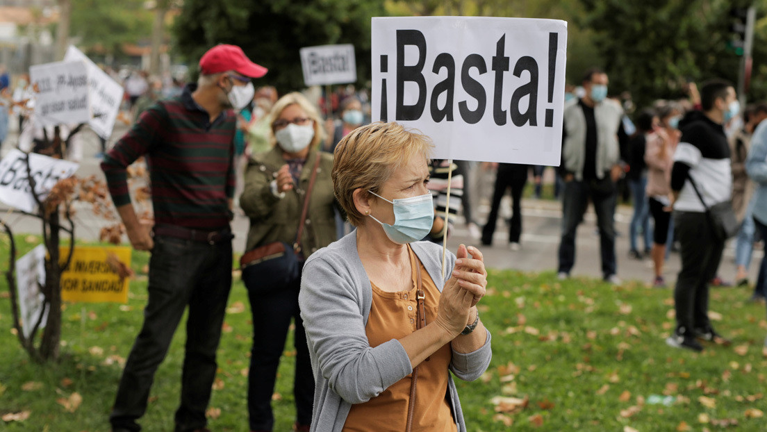 Sin posibilidad de teletrabajo y con hacinamiento: la Comunidad de Madrid 'confina' a los barrios obreros entre críticas por su gestión