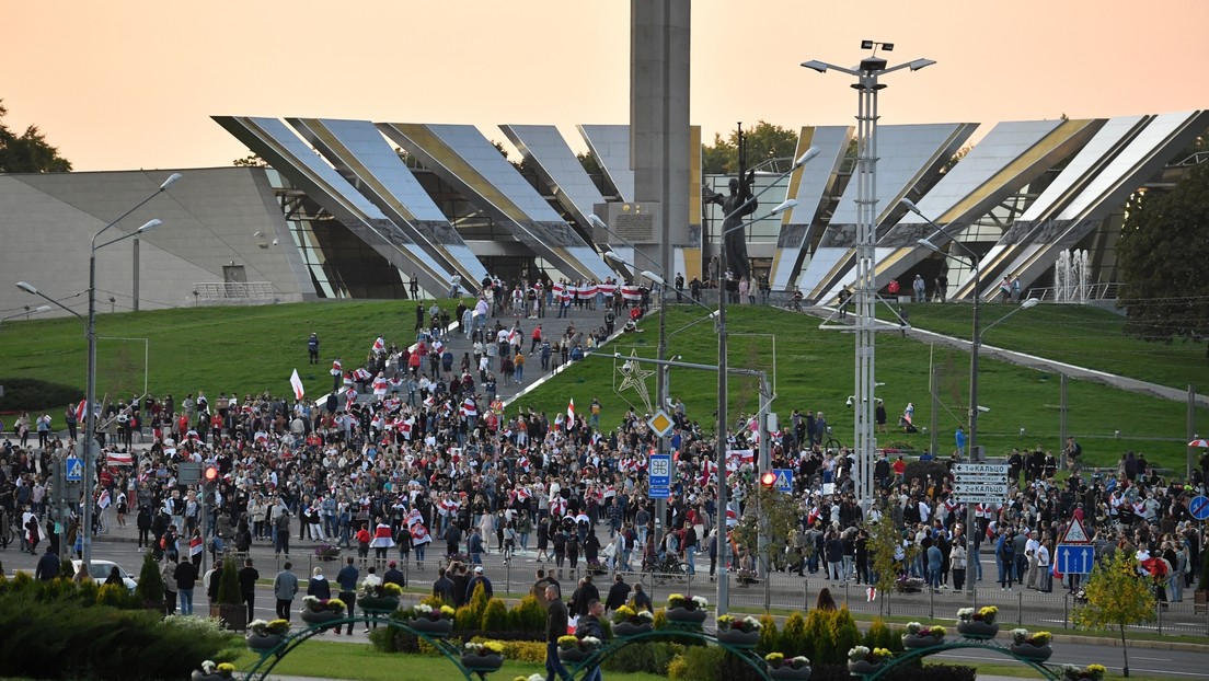 VIDEO: La Policía utiliza cañones de agua y detiene a manifestantes en Minsk durante las protestas tras la investidura de Lukashenko