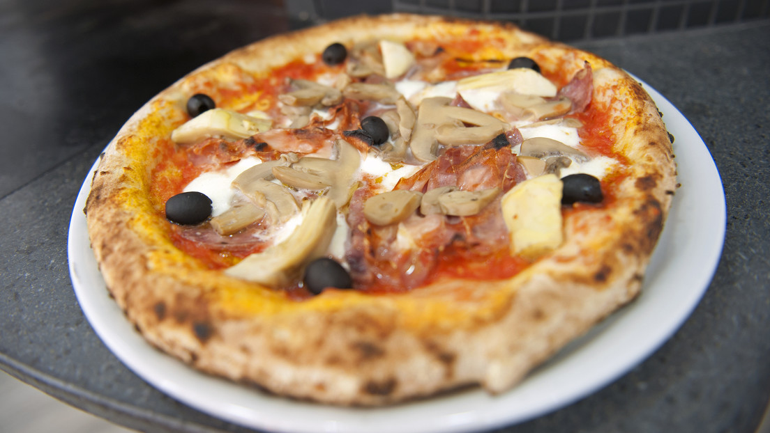 Un repartidor de pizza de 89 años recibe una propina de 12.000 dólares de su "Familia TikTok" (VIDEO)