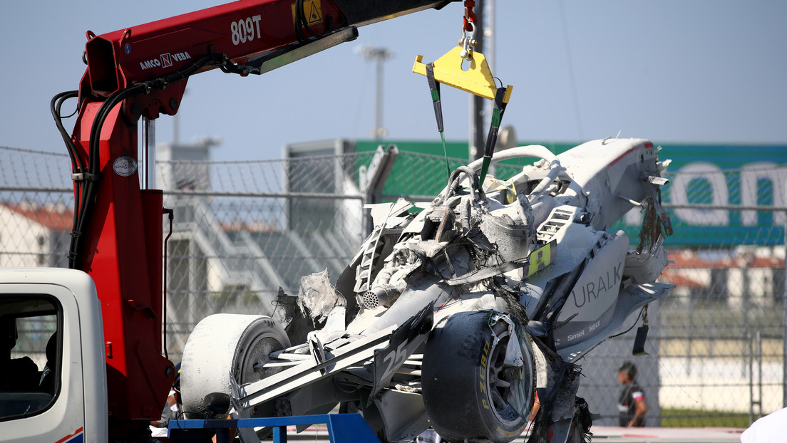 VIDEO: Un choque entre dos bólidos en la Fórmula 2 deja un incendio y obliga a terminar la carrera