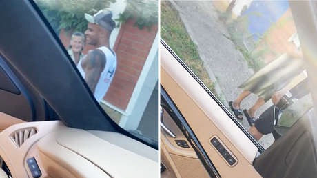 VIDEO: Futbolista brasileño de la selección rusa ve a una anciana descalza y le entrega sus chanclas