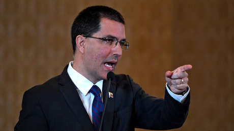 Venezuela responde a las críticas de Pompeo sobre el indulto presidencial y tilda de "fraudulento y racista" el sistema electoral de EE.UU.