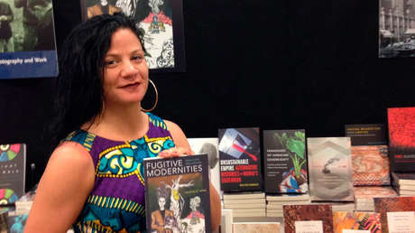 Una profesora universitaria de EE.UU. confiesa que fingió ser negra por años