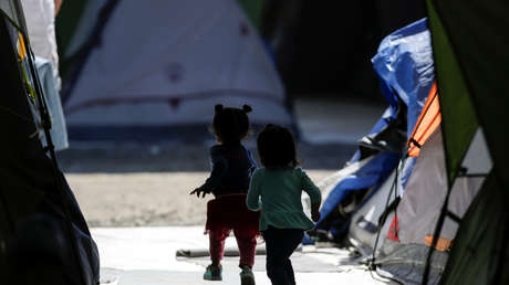 La Justicia prohíbe a la Administración Trump detener a niños migrantes en hoteles antes de expulsarlos