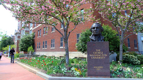 Suspenden a la profesora universitaria que fingió ser negra por años en EE.UU.