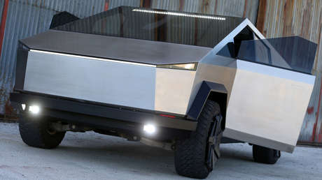 FOTOS, VIDEO: Un impaciente fan de la Tesla Cybertruck no espera su salida al mercado y construye su propia y asombrosa réplica