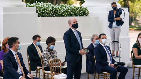 VIDEO: Trump le pide a un periodista que se quite la máscara y este se niega