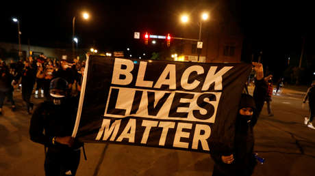 VIDEO: Una mujer acude con un bebé en brazos a una protesta de BLM y es criticada por utilizarlo como escudo humano