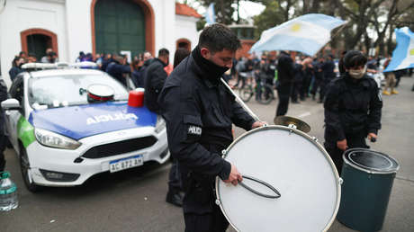 Bomba molotov, defensa de la democracia y cacerolazo: Qué pasó en la maratónica jornada que (otra vez) estremeció a Argentina