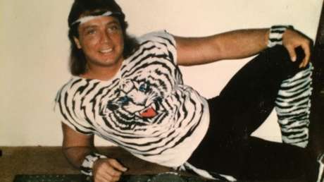 Exestrella de la WWE que afirmó que "hizo desaparecer en un río" a un hombre que quería abusar de él da una inesperada explicación a sus palabras