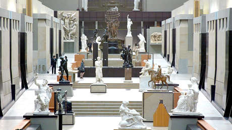 Un prestigioso museo francés niega la entrada a una visitante por su escote